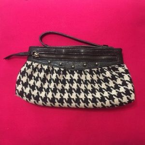 Houndstooth wristlet